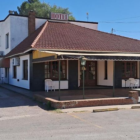 Hotel y Restaurant Don Quijote Macachín Extérieur photo