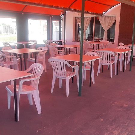 Hotel y Restaurant Don Quijote Macachín Extérieur photo